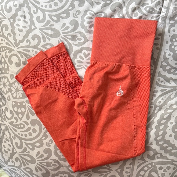 High-Waisted Leggings - Picture 2 of 2